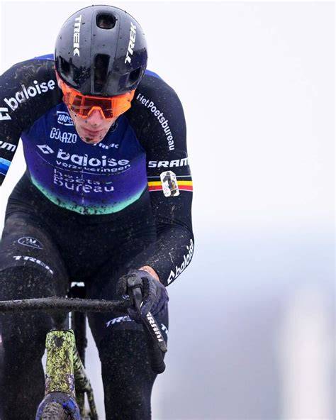 Thibau Nys wint Belgisch kampioenschap veldrijden