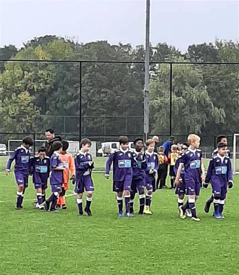 Beerschot Wilrijk jeugdteam tijdens voetbalwedstrijd
