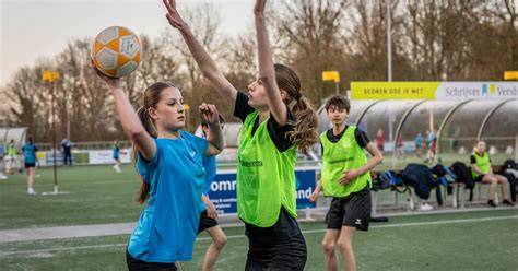 Jeugdhandbaltraining in regionaal talentencentrum